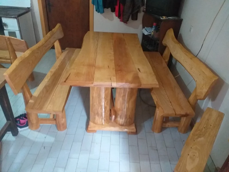 bastenski sto puno drvo