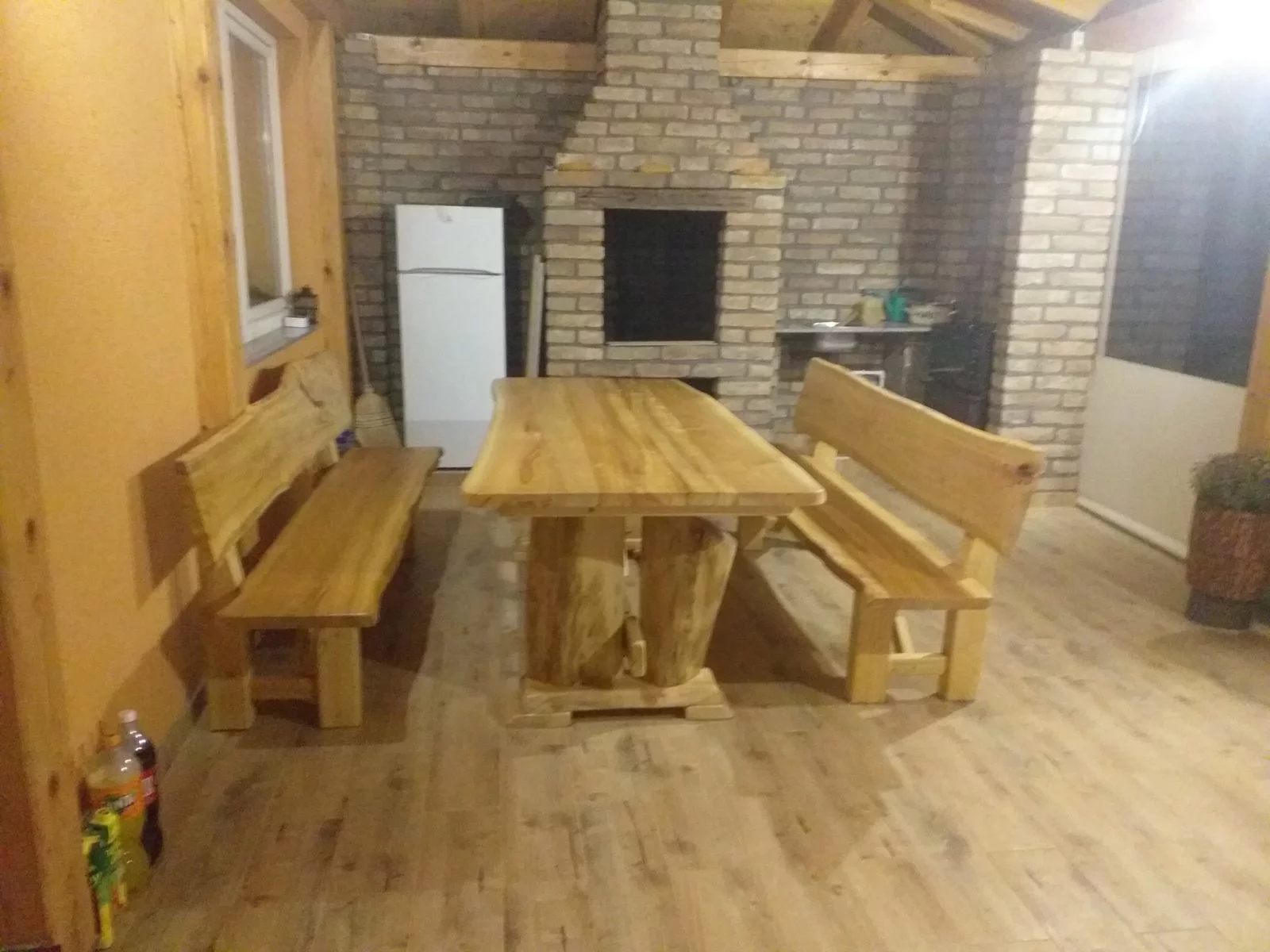 bastenske klupe i stolovi za restorane