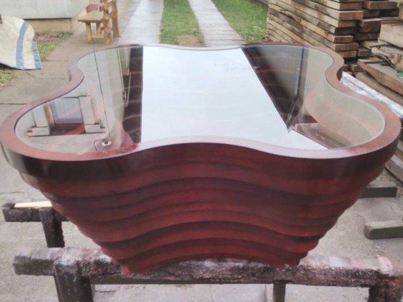 drveni sto sa staklom